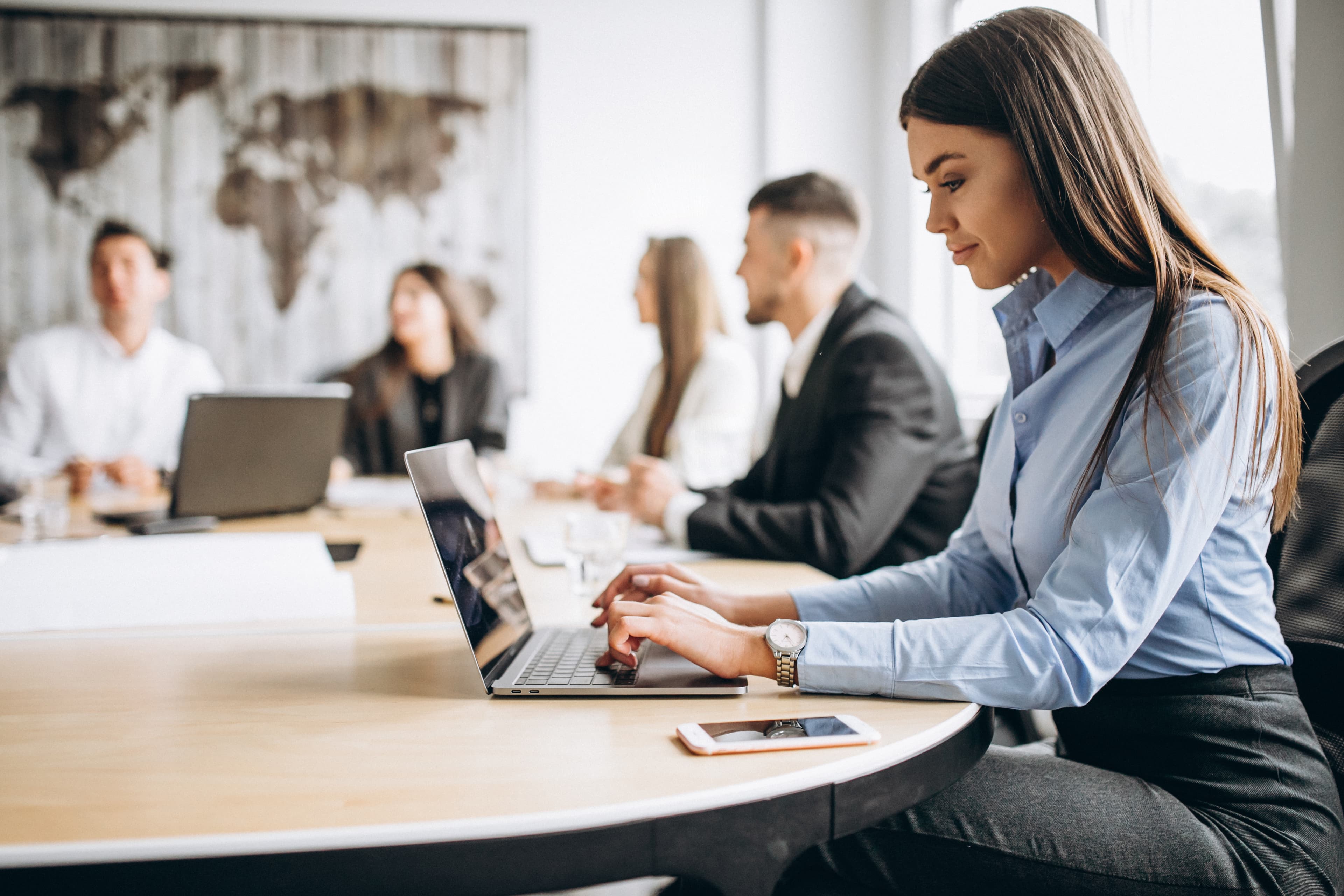 CONECTANDO ESTUDANTES E OPORTUNIDADES